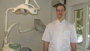 Doctor Neacsa Laurentiu-dental-stil-constantin-brancoveanu stomatologie